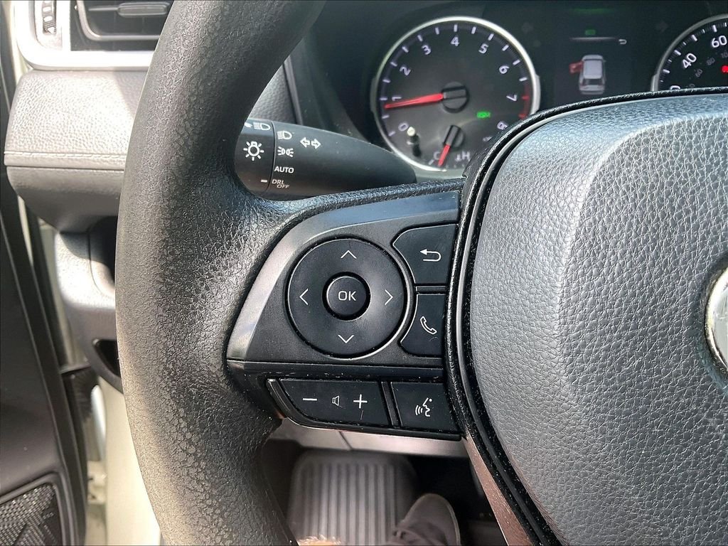 Used 2022 White Toyota XLE image 23
