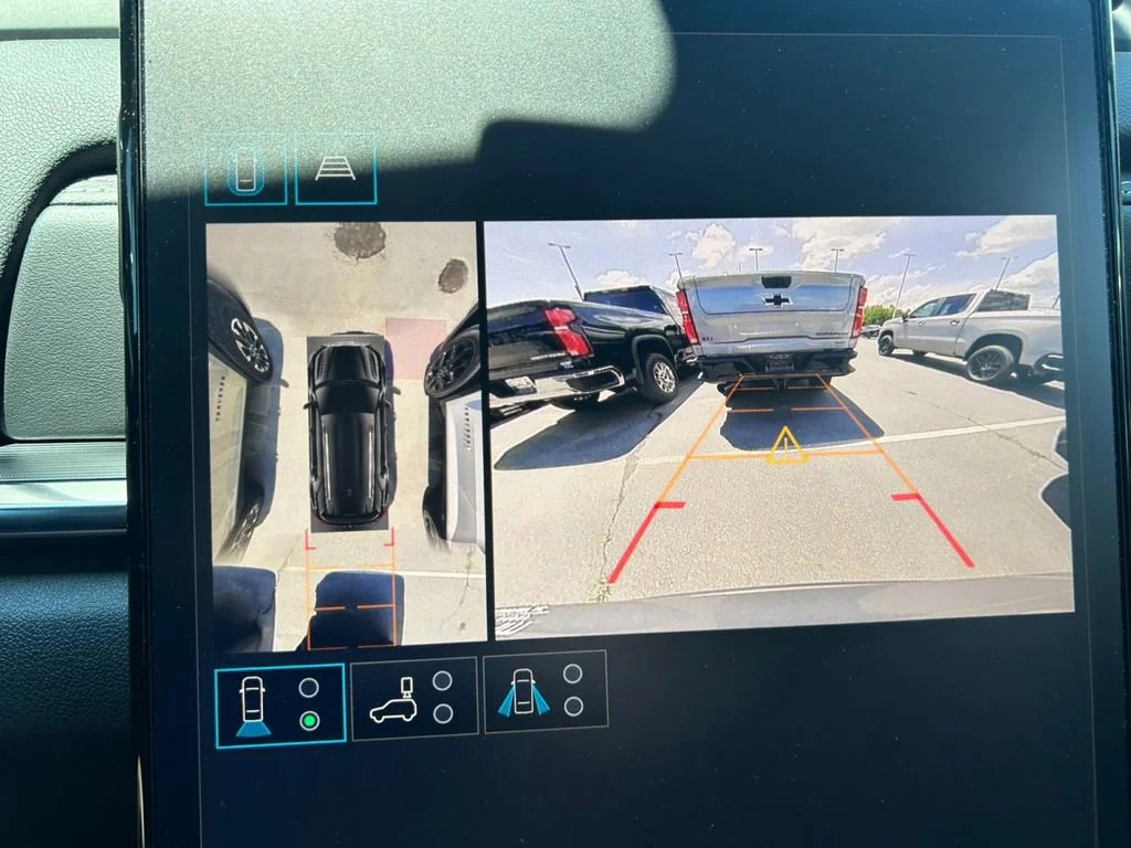 New 2026 Sterling Metallic GMC Elevation image 21