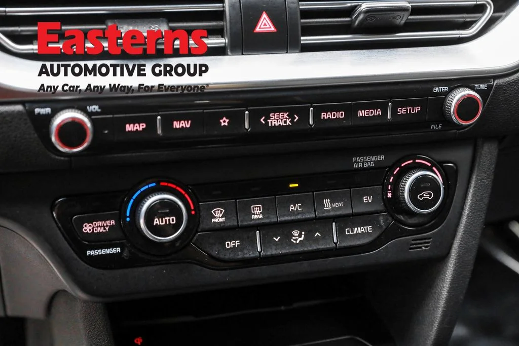 Used 2022 White Kia EX image 20