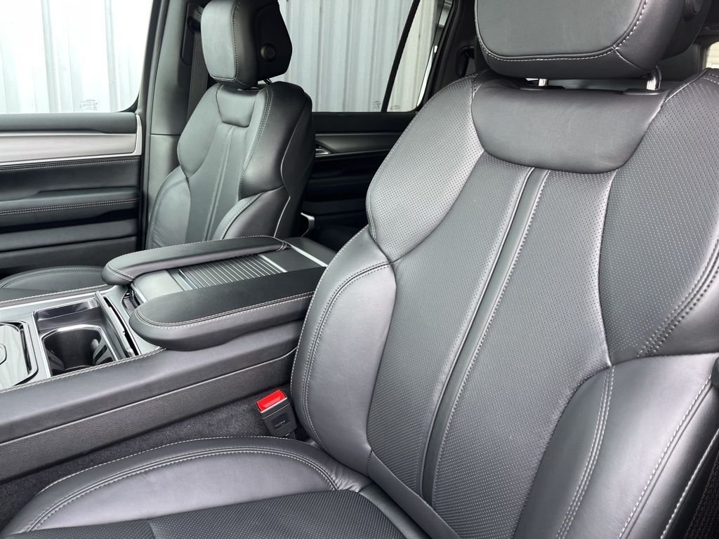 New 2026 High Gloss Black Exterior Paint Jeep Limited Reserve image 4
