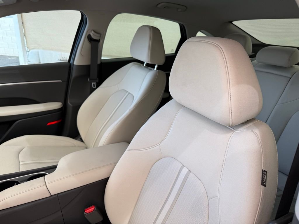 Used 2024 Silver Hyundai SEL image 31