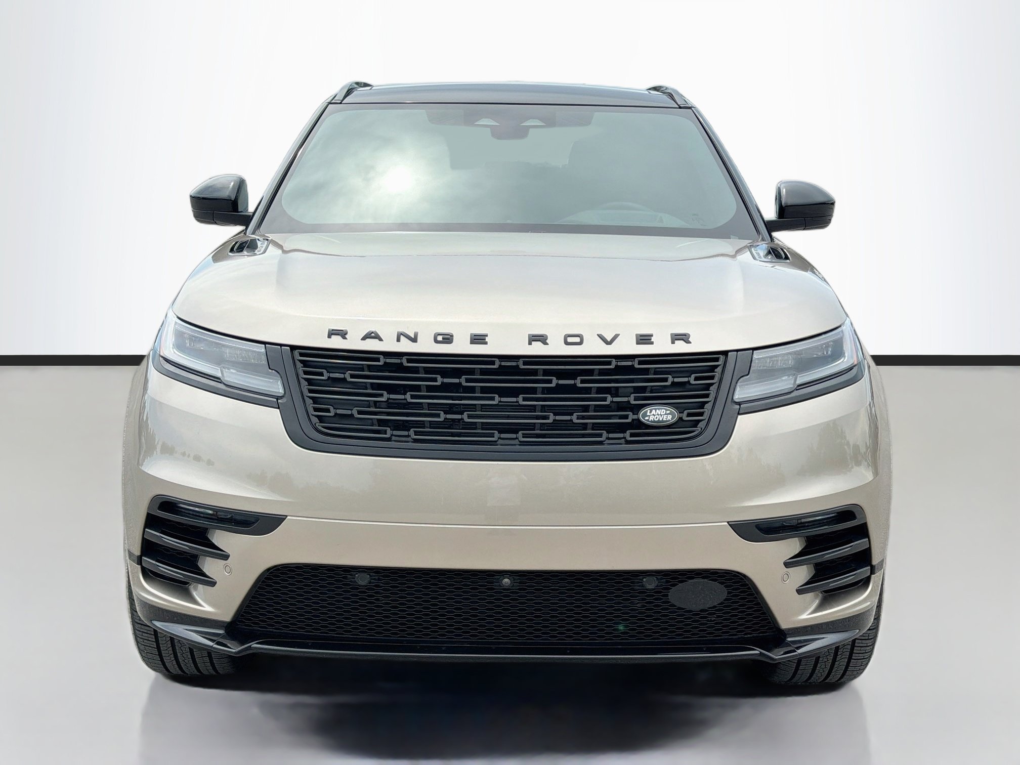Used 2026 Batumi Gold Premium Metallic Land Rover Dynamic SE image 8