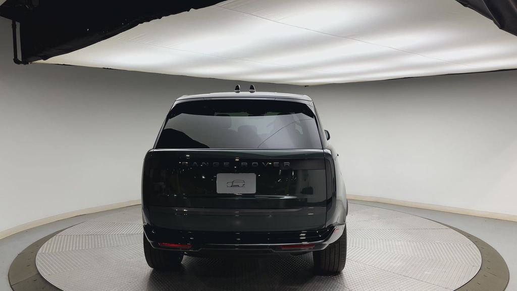 New 2026 Belgravia Green Land Rover SE image 3