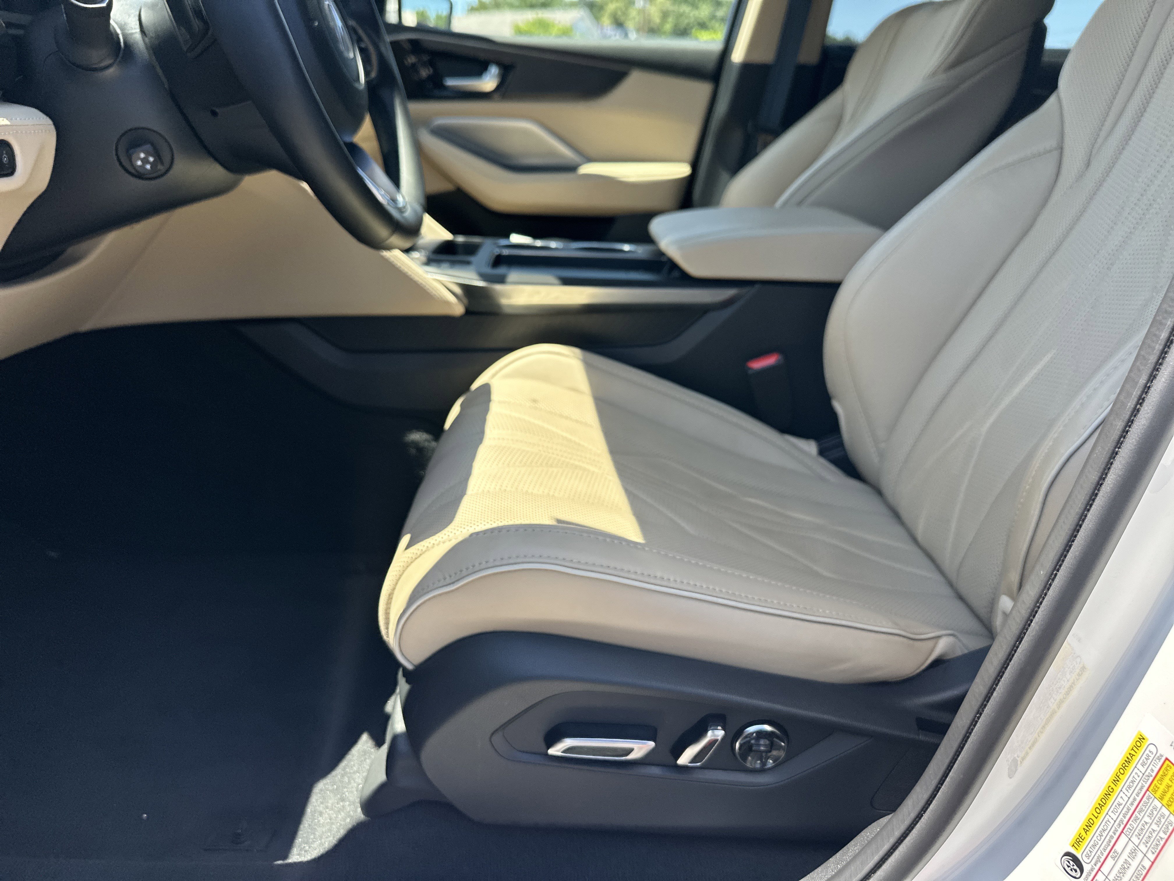 Certified Used 2025 Platinum White Pearl Acura w/Advance Package image 9