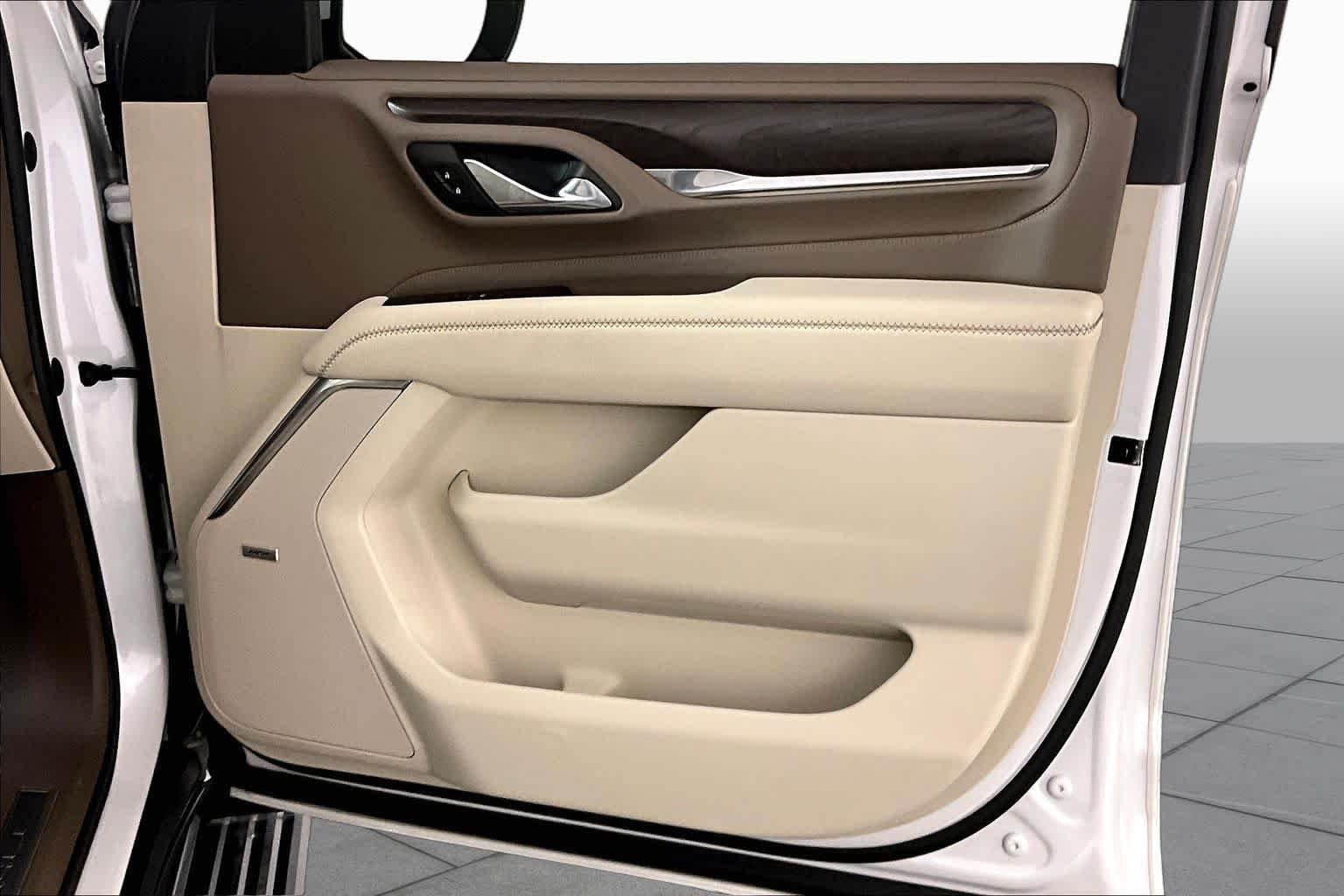 Used 2023 White Frost Tricoat GMC Denali image 22