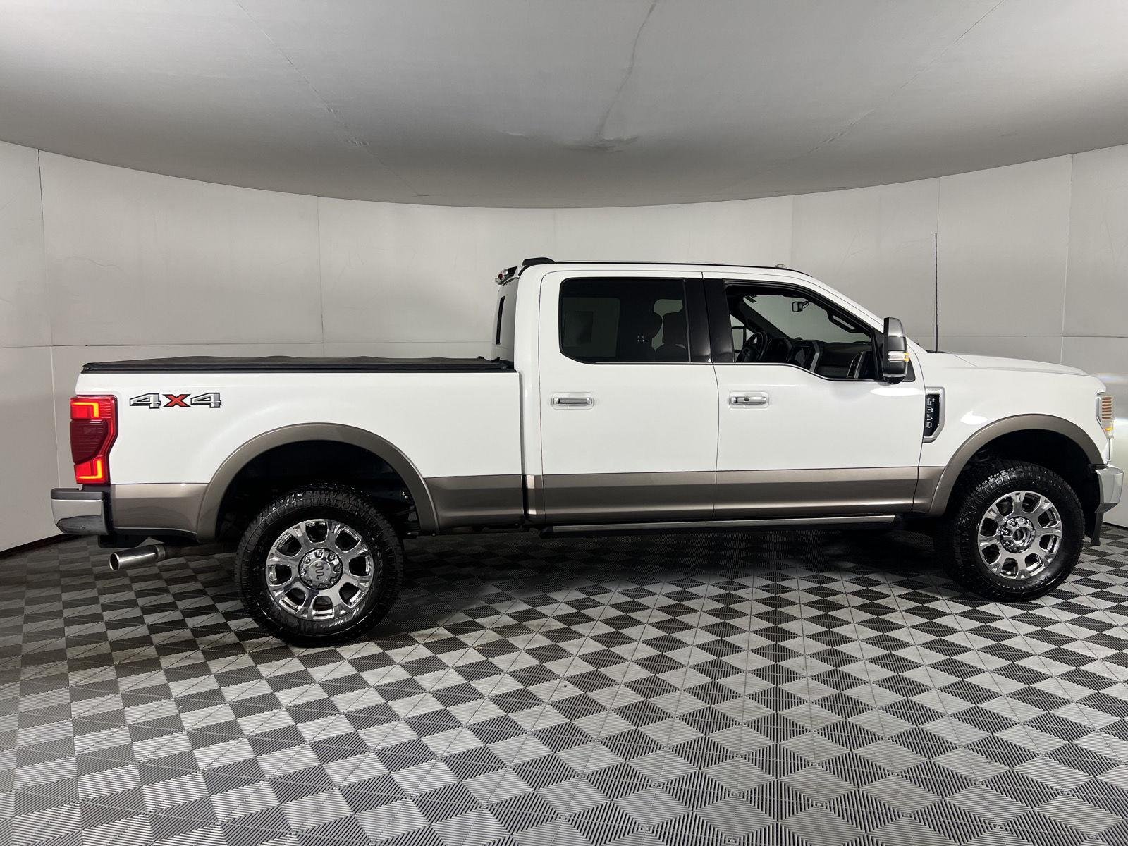Used 2022 Star White Metallic Tri-Coat/Stone Gray Ford King Ranch image 6