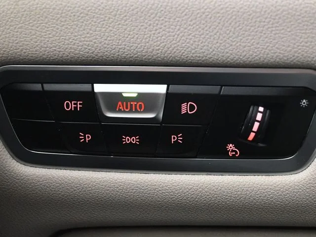 Used 2022 Black BMW sDrive40i image 28