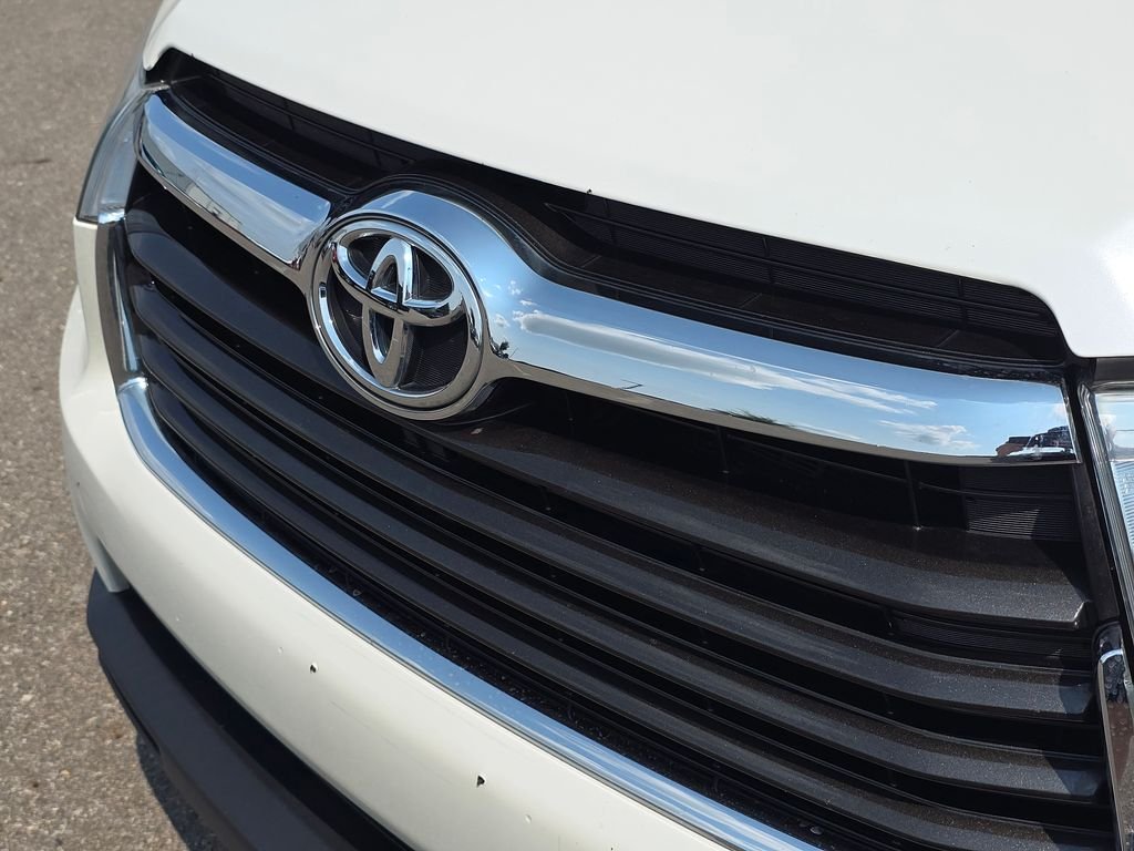 Used 2014 White Toyota XLE V6 image 14