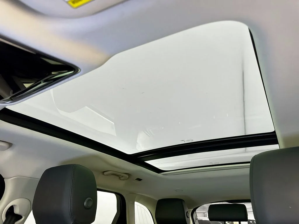 Used 2025 White Land Rover S image 22