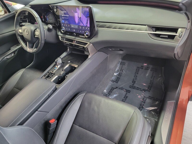 2024 Lexus RX 350 - Photo 18