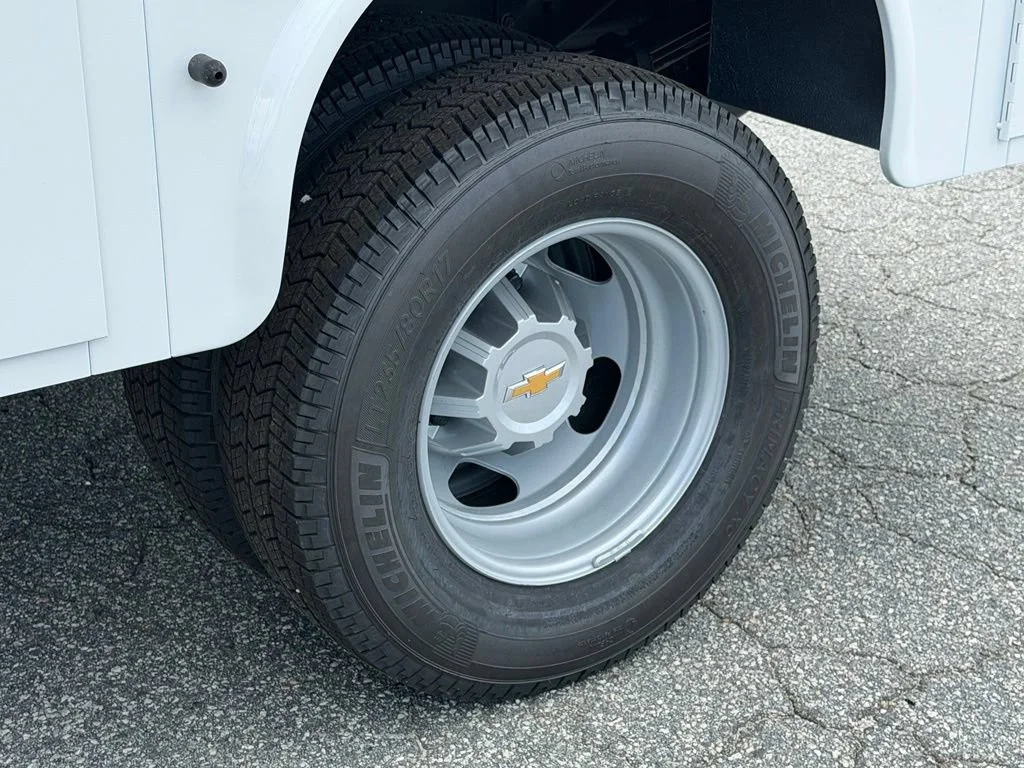 New 2026 Summit White Chevrolet Work Truck image 10