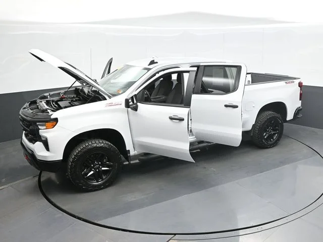 Used 2025 White Chevrolet Custom Trail Boss image 28