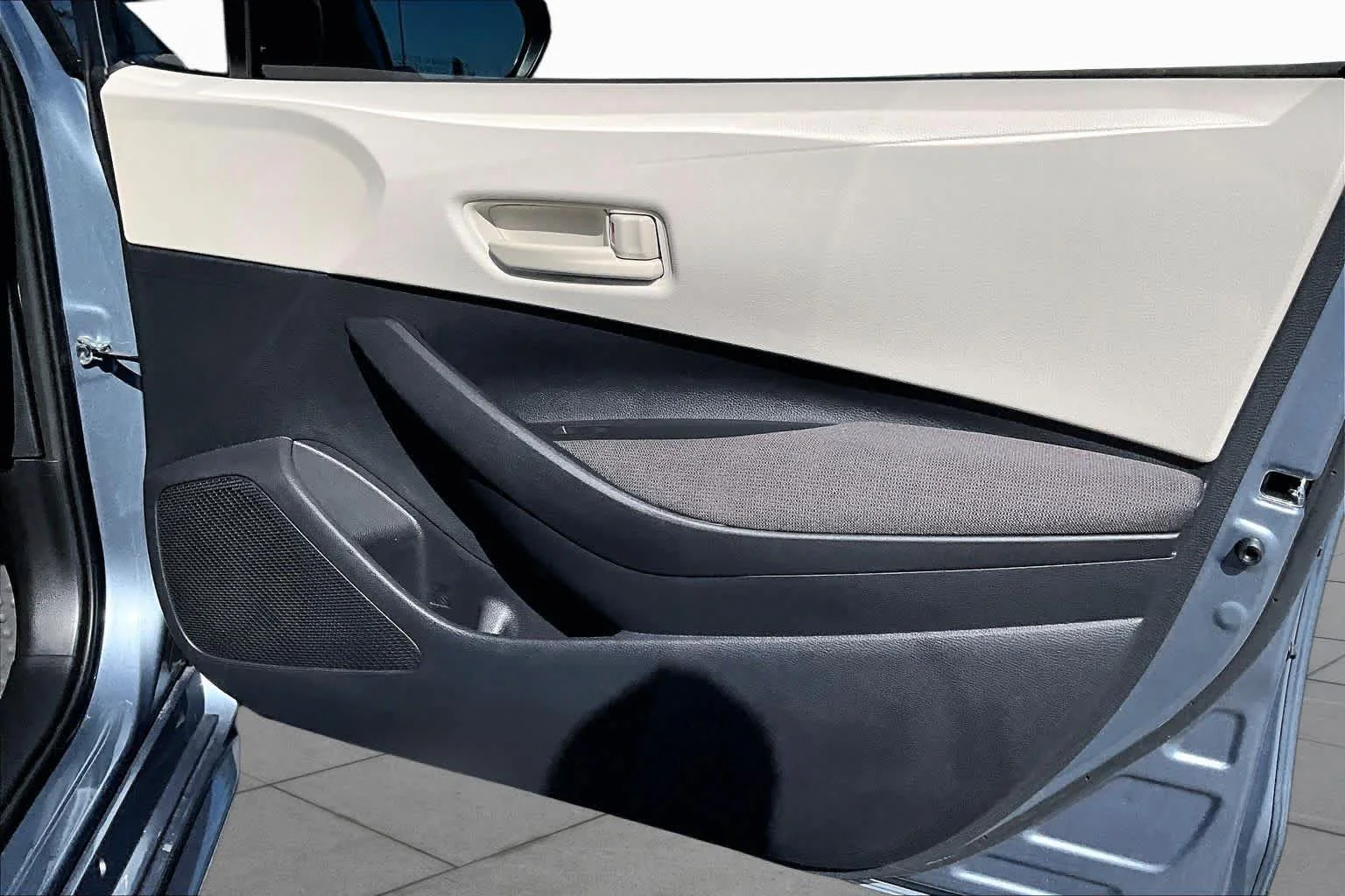 Used 2025 Celestite Toyota LE image 21