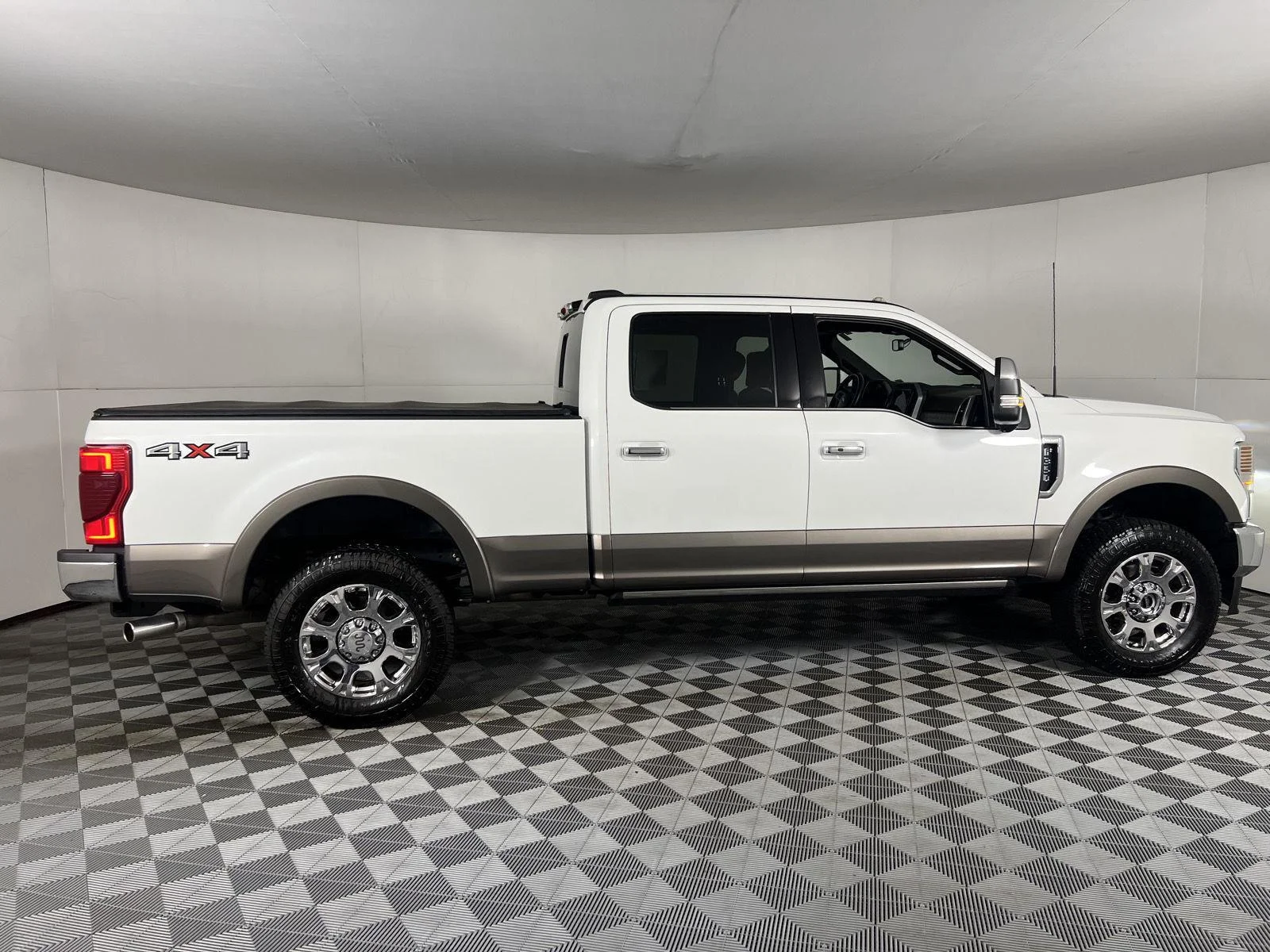 Used 2022 Wh Ford XL image 6