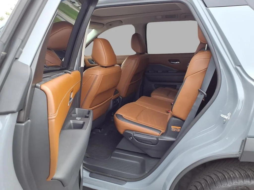 Used 2023 Gray Nissan Platinum image 26