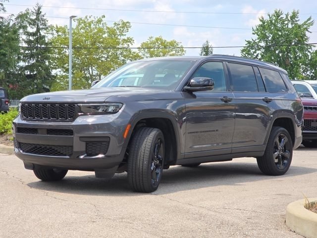 Used 2024 Baltic Gray Metallic Clearcoat Jeep Altitude X image 25