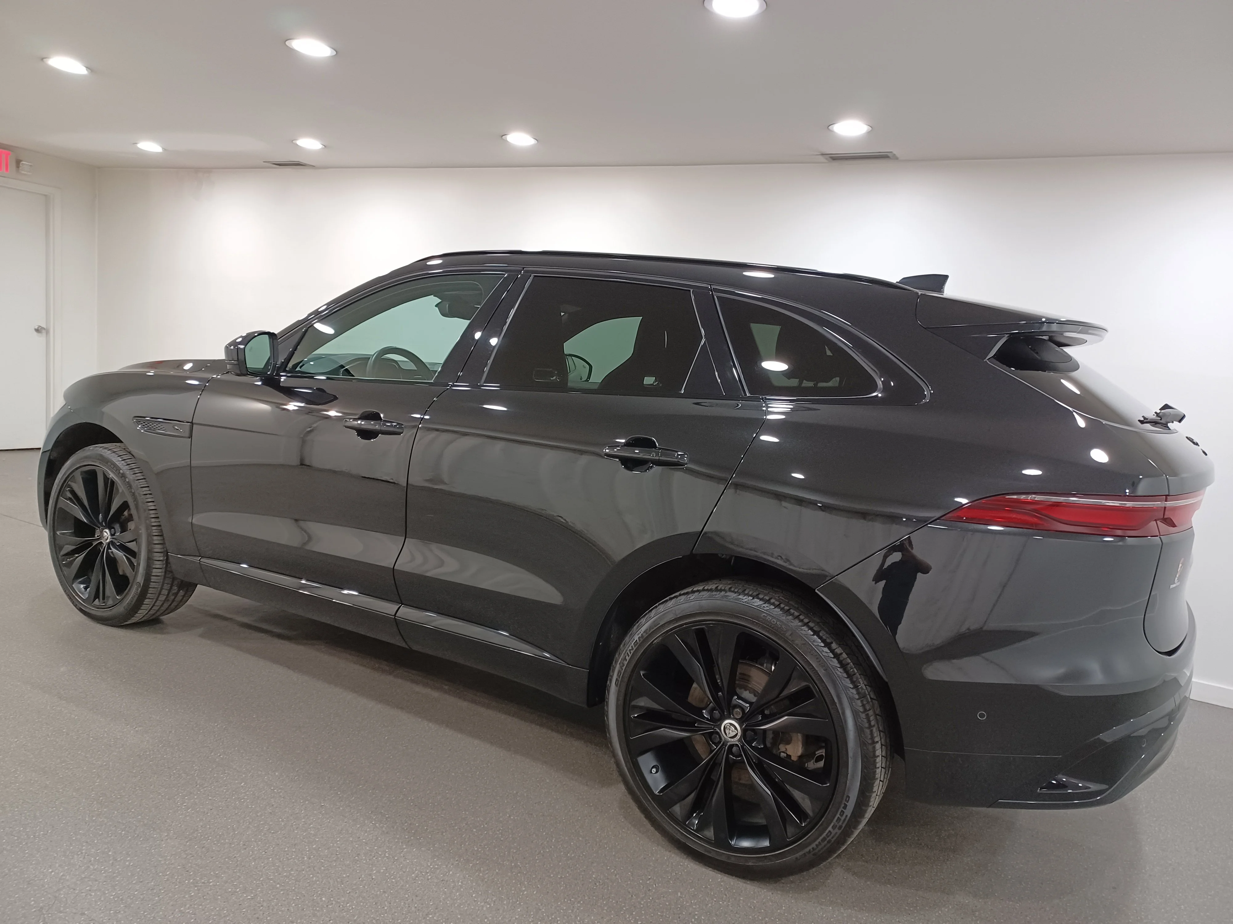 Used 2024 Santorini Black Metallic Jaguar P250 R-Dynamic S AWD*Adaptive Cruise | Nav | HUD | 360 Cam | Cooled Leather | Pano Roof | Htd Wheel image 7