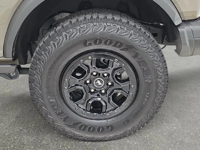 New 2026 Marsh Gray Ford Badlands image 32