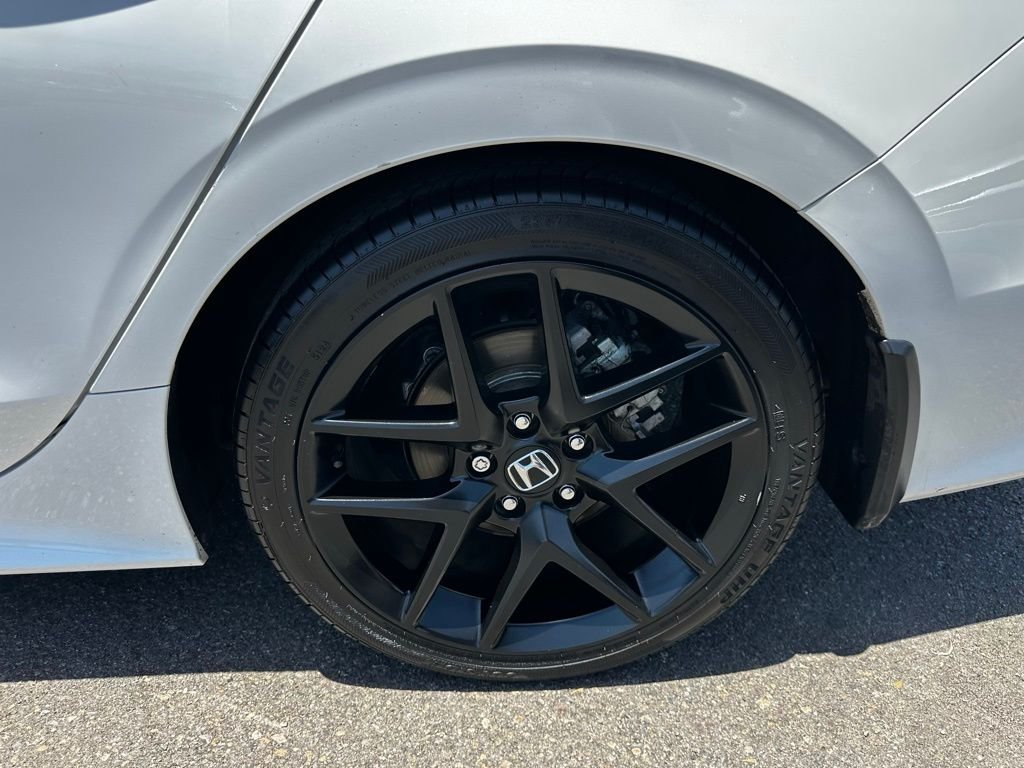 Used 2024  Honda Base image 7