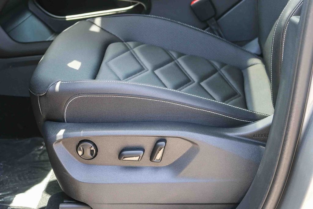 New 2026 Silver Volkswagen 2.0T SE w/Technology image 24