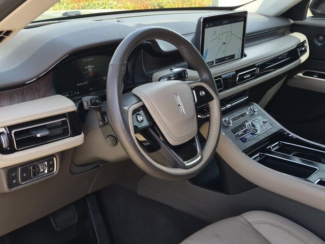 Used 2020 Black Metallic Lincoln Grand Touring image 13