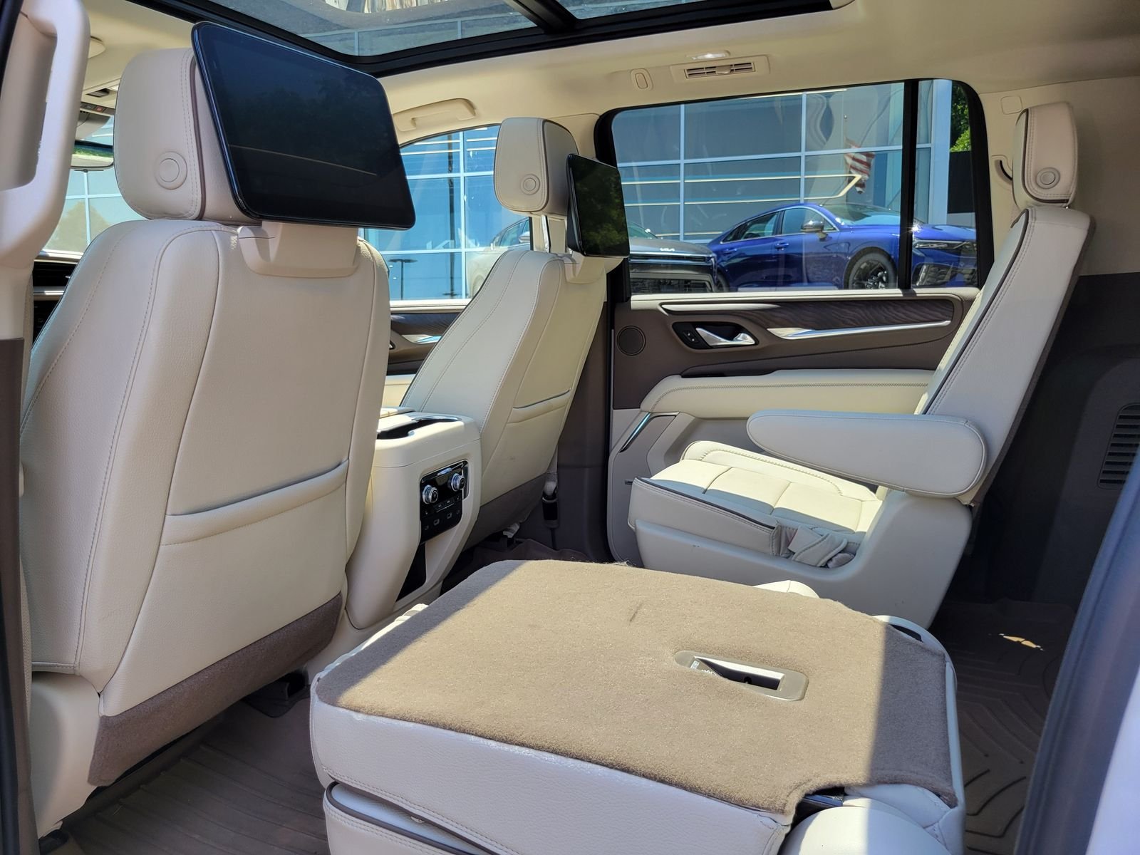 Used 2024 White GMC Denali image 25