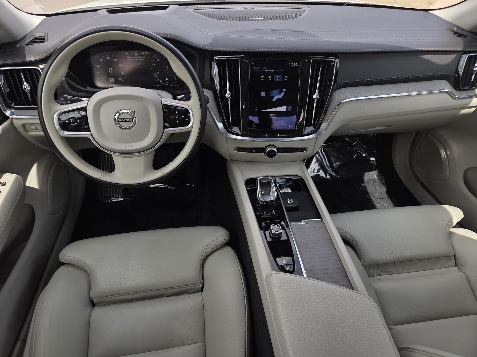 Used 2022 Crystal White Metallic Volvo Inscription image 13