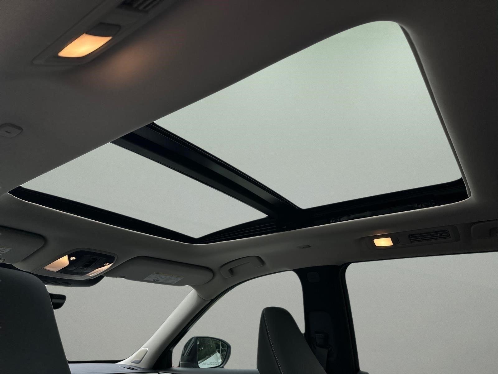 New 2027 RADIANT WHITE INFINITI Luxe FWD image 19