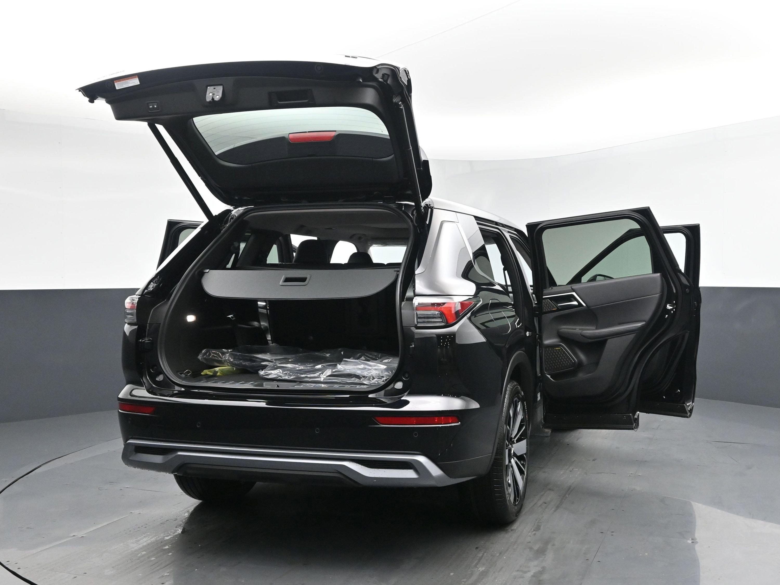 New 2026 Black Diamond Mitsubishi LE image 31