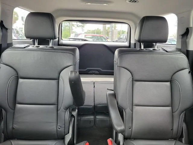 2023 GMC Acadia SLT - Photo 16