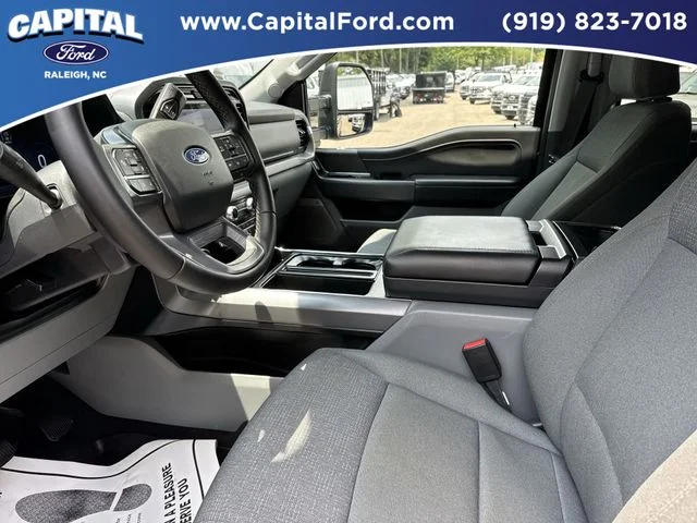 Used 2025 Black Ford XLT image 19