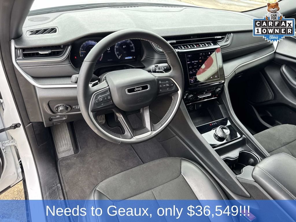 Used 2025 White Jeep Altitude image 41