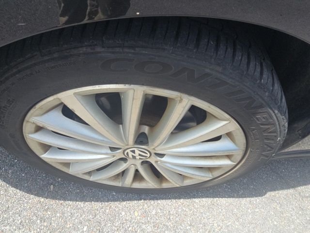 Used 2012  Volkswagen SEL image 20