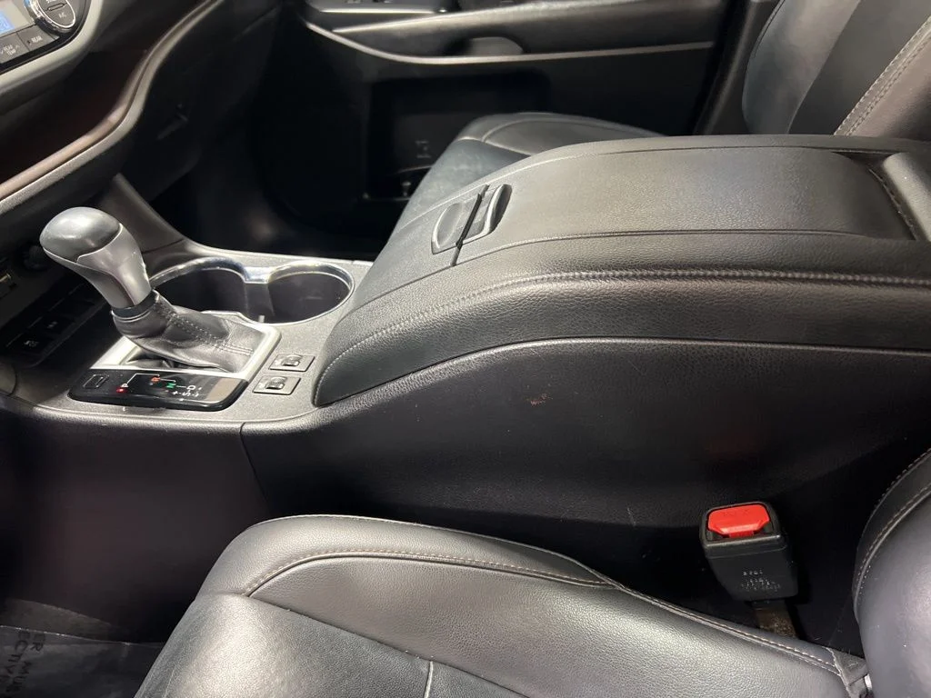 Used 2019 Gray Toyota XLE image 25