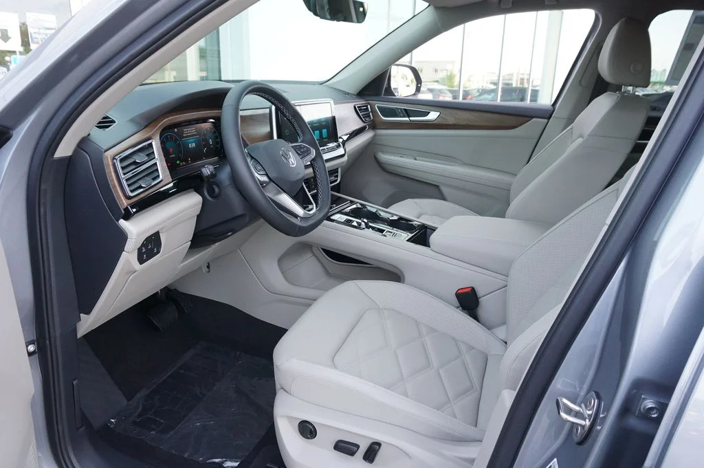 New 2026 Silver Volkswagen SE w/Technology image 10