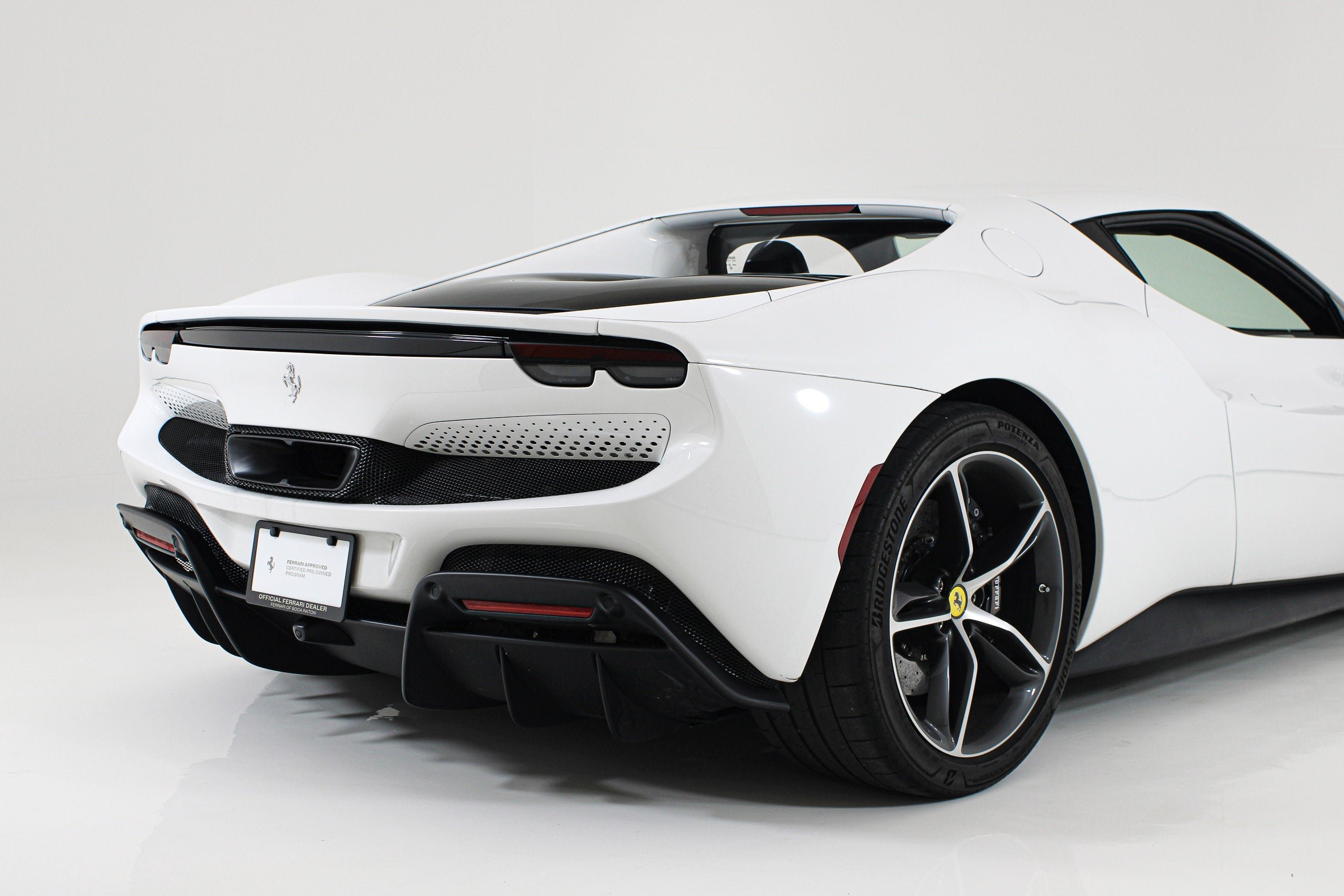Used 2025 Bianco Cervino Ferrari  image 10