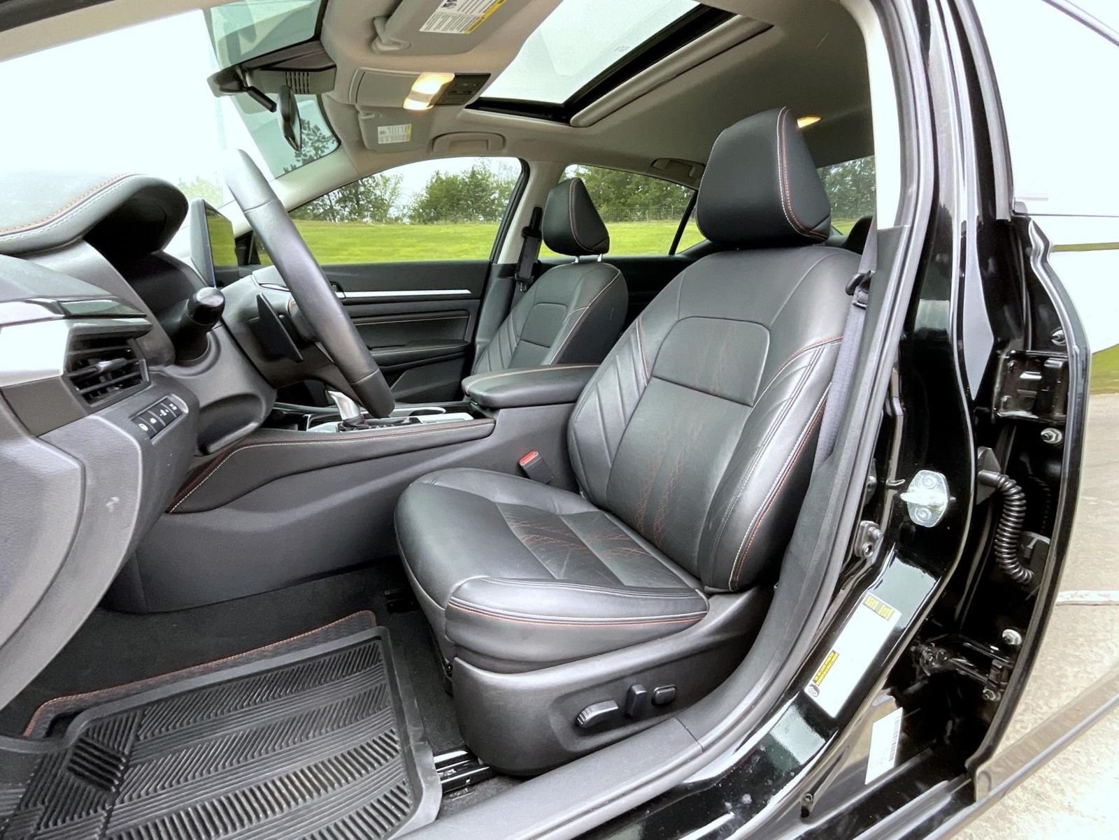 Used 2023 Black Nissan 2.0 SR image 10