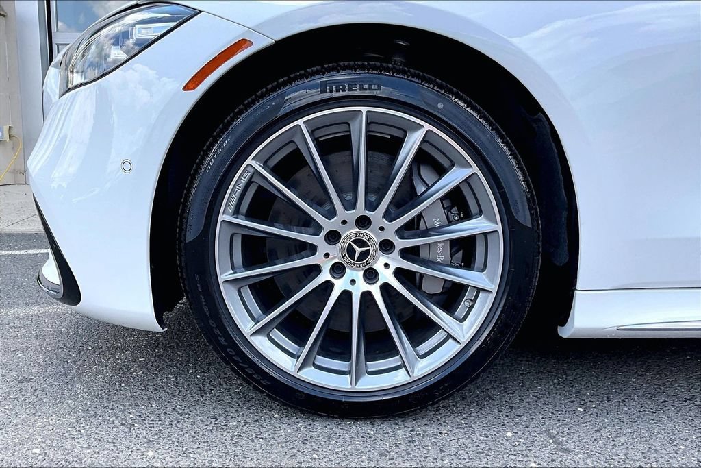 New 2026 MANUFAKTUR Moonlight White Metallic Mercedes-Benz S 580 image 26