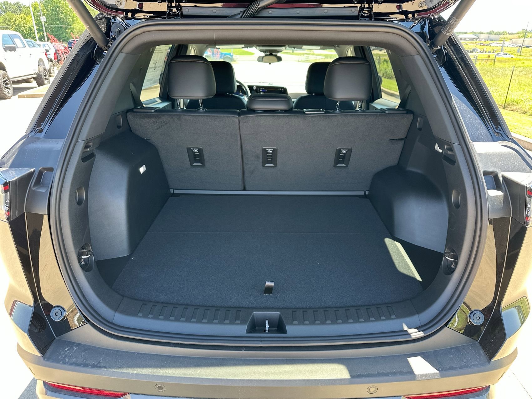 New 2026 Mosaic Black Metallic Chevrolet AWD ACTIV image 24