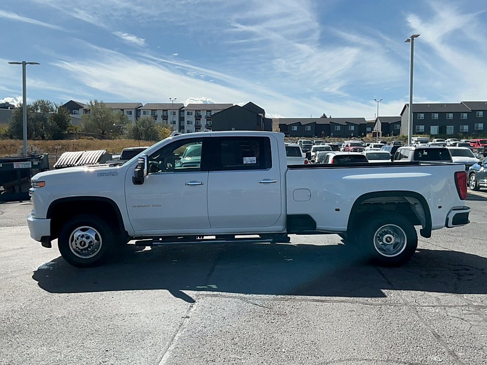 Used 2022 Summit White Chevrolet 4WD Crew Cab Long Bed High Country image 2