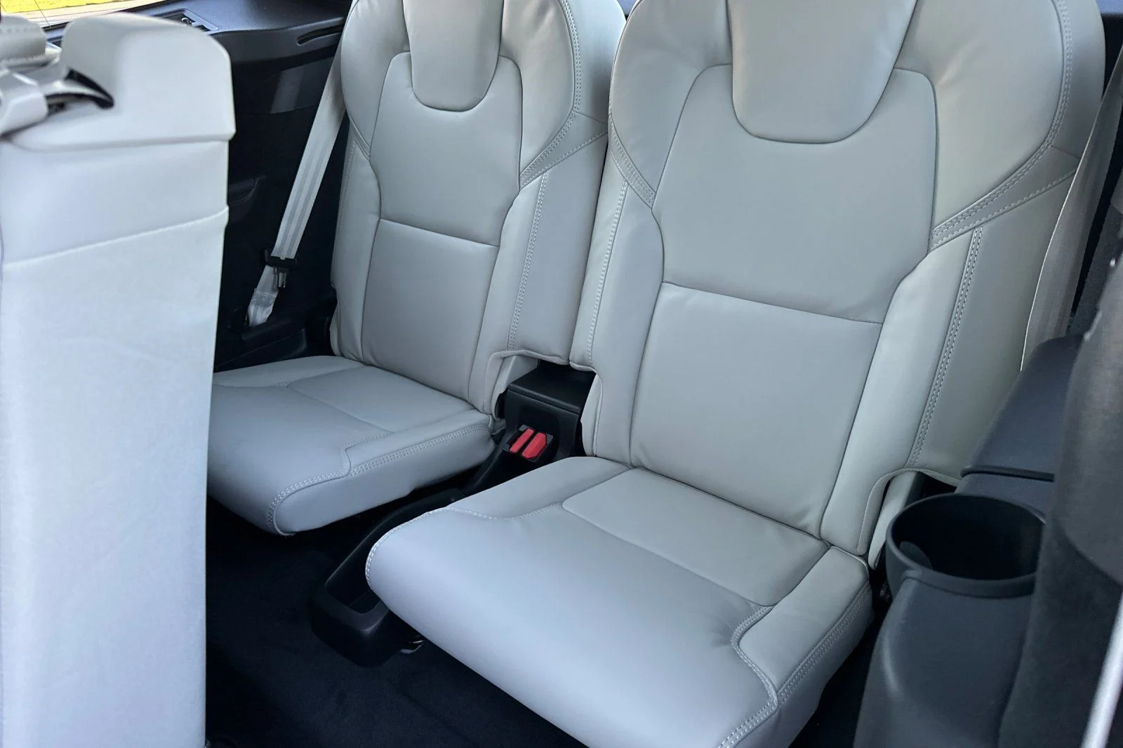 New 2026 Vapour Grey Volvo Ultra image 14