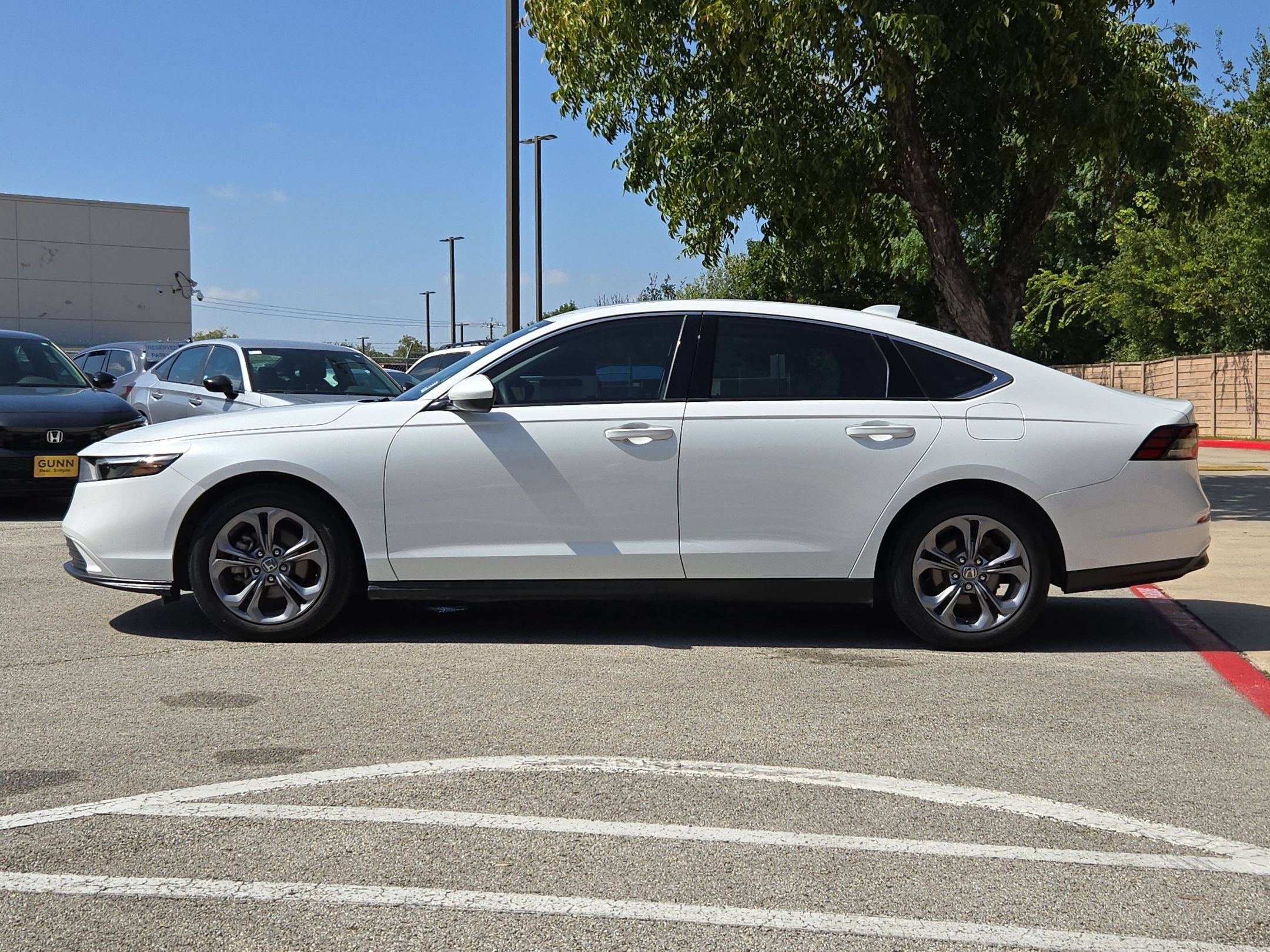 Used 2024 Platinum White Pearl Honda EX image 6