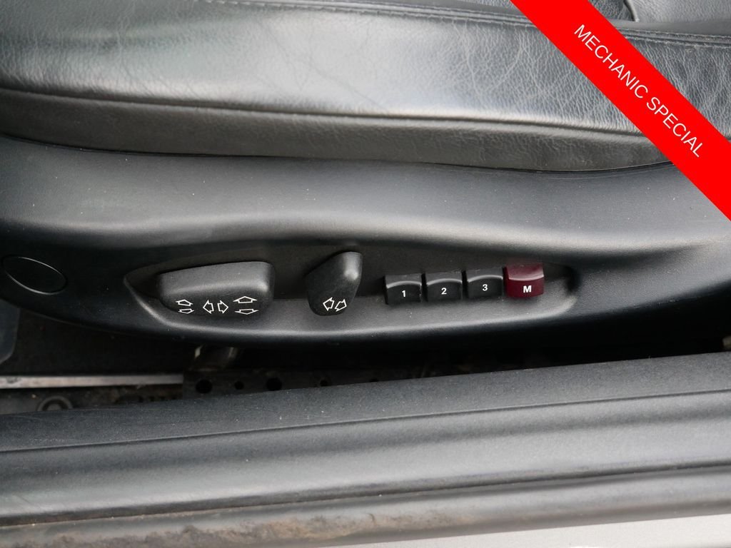 Used 2004  BMW 2.5i image 13