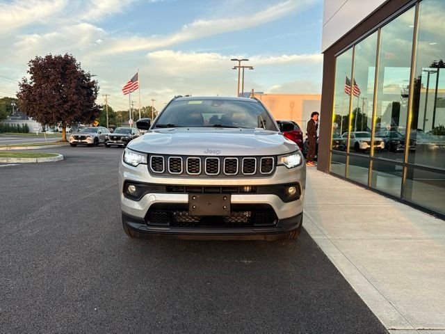 Used 2024 Silver Jeep Latitude image 7