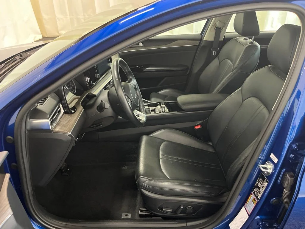 Used 2023 Blue Kia EX image 4