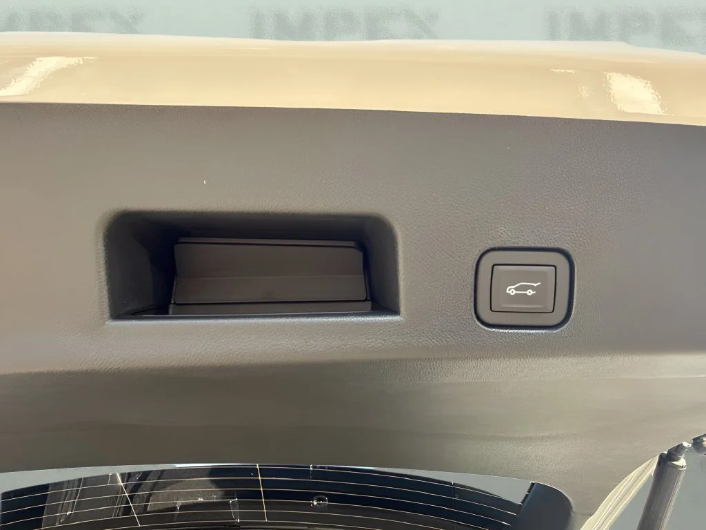 New 2027 Summit White GMC Elevation image 33