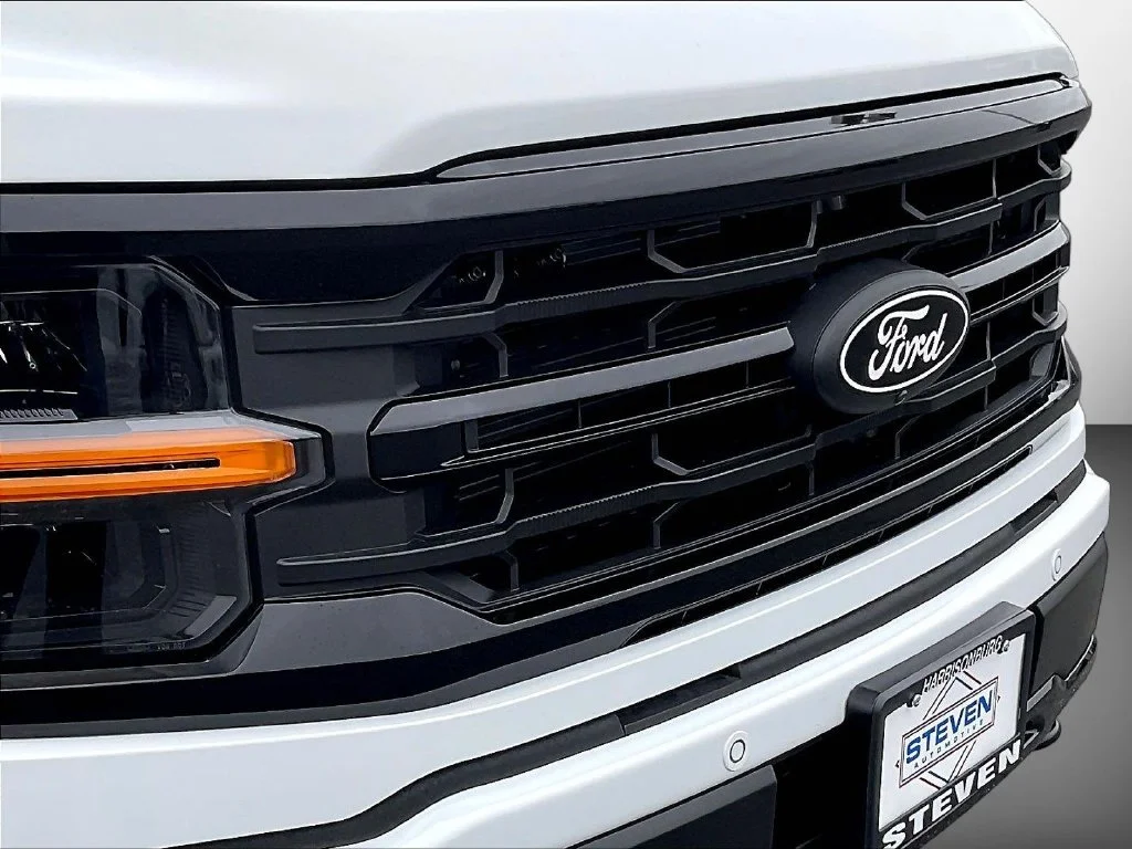 New 2026 Oxford White Ford XLT image 38