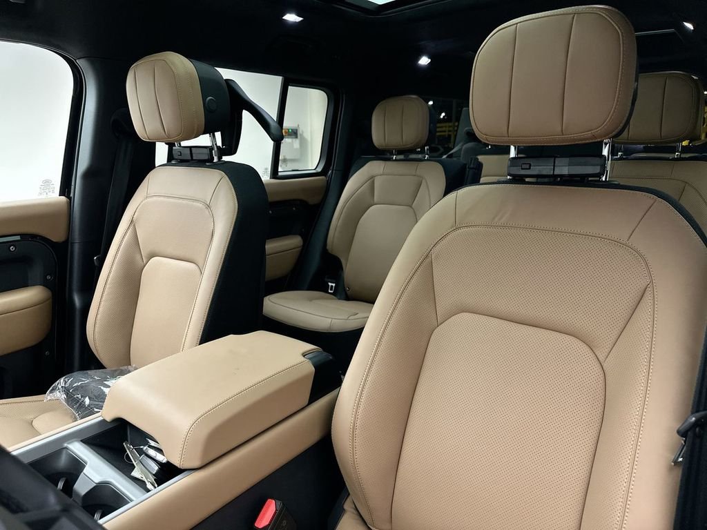 New 2026 Santorini Black Land Rover V8 image 19