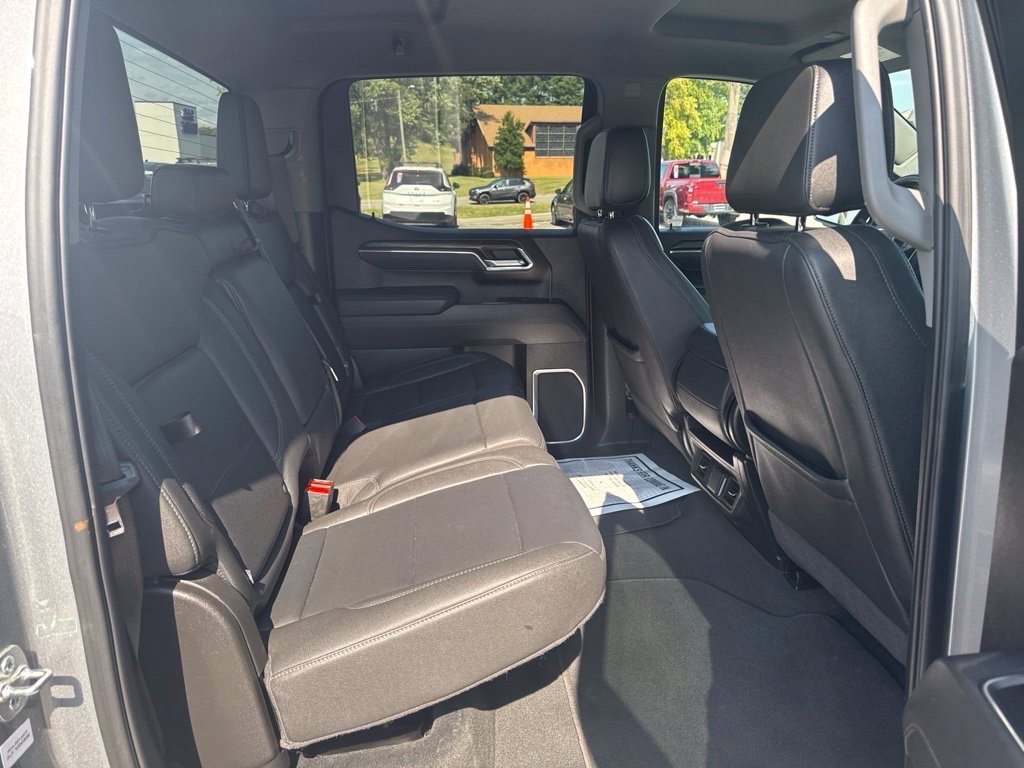 Used 2025 Silver GMC SLT image 39
