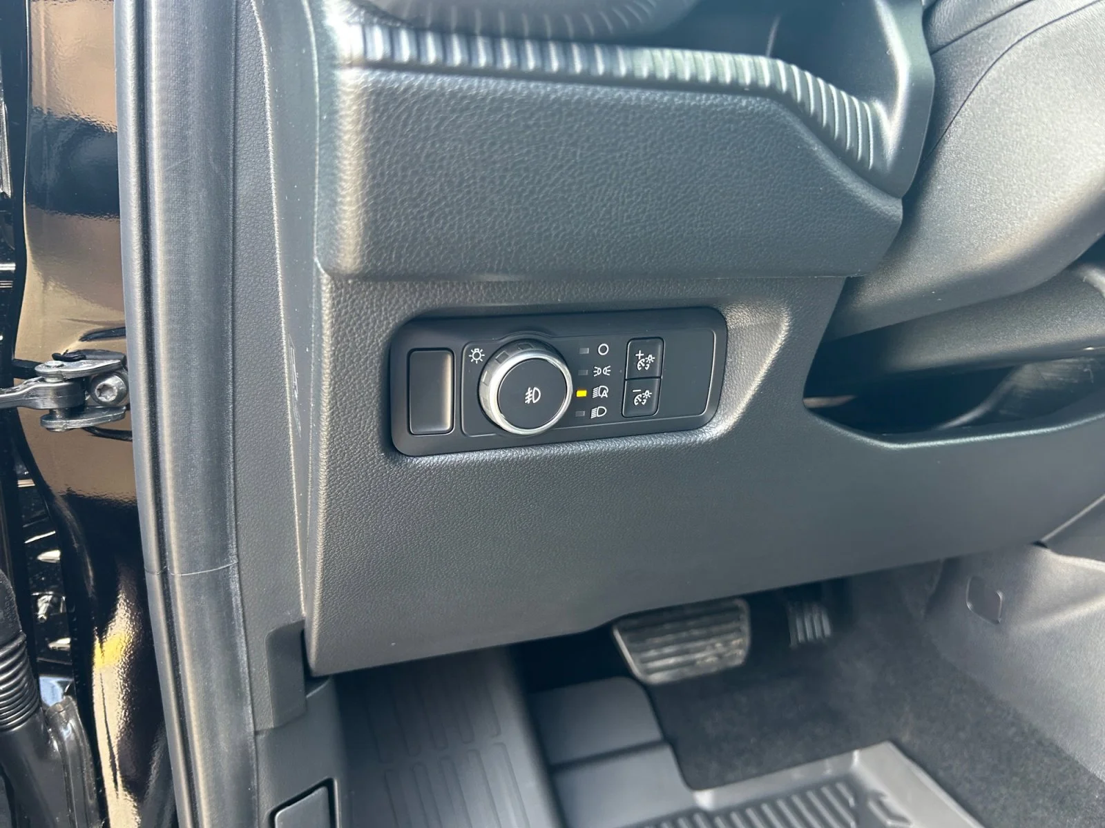 New 2026 Shadow Black Ford XLT image 16